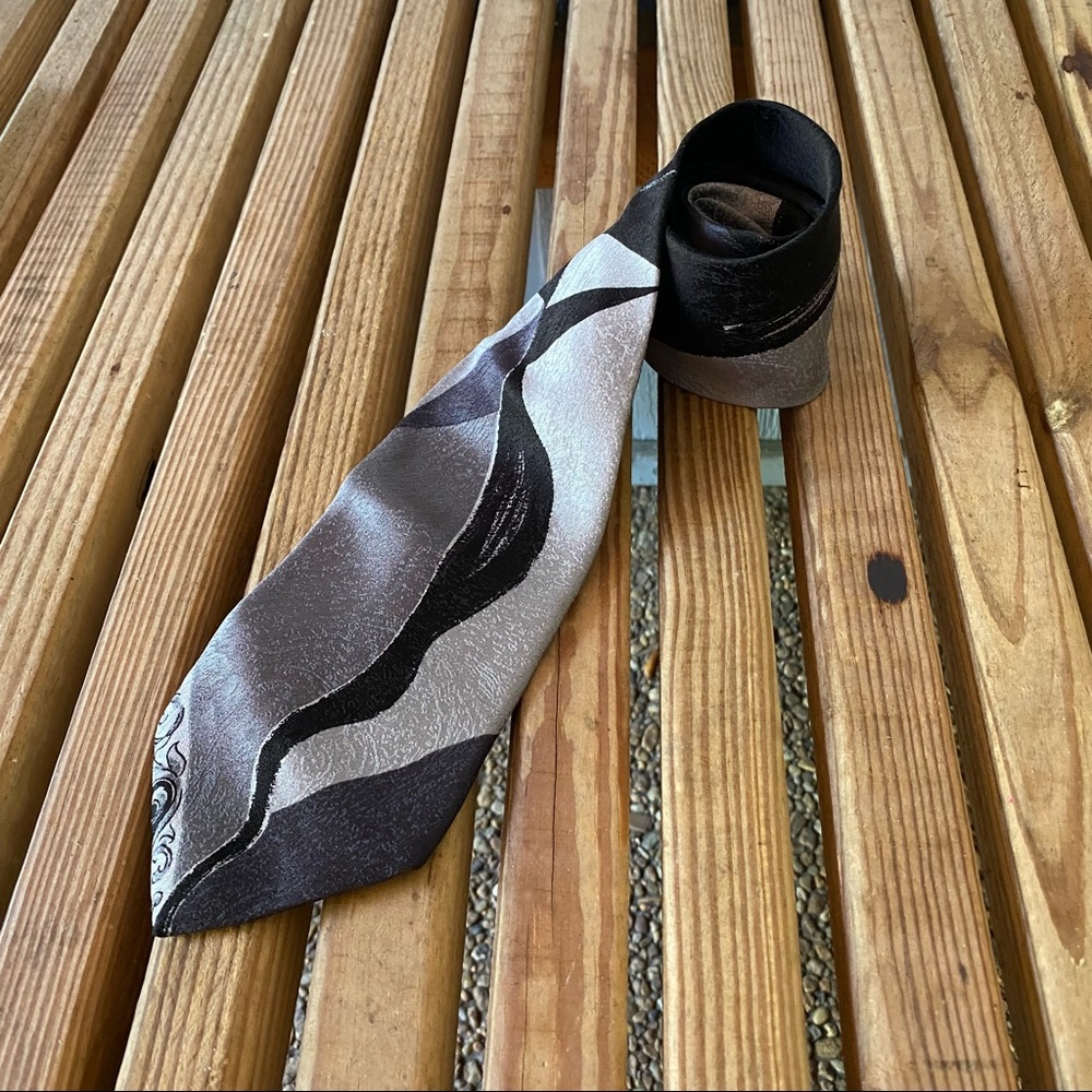 V2 by Versace Black Silver 100% Silk Vintage Men's Neck Tie Abstract Dry Clean
